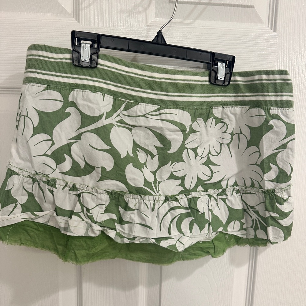 Vintage Hollister Green and White Floral Skirt - Picture 2 of 3